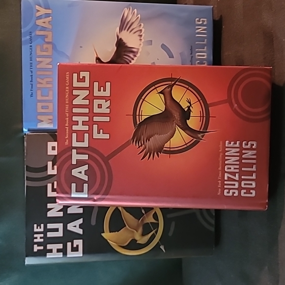 Full set of EUC hardcover books The Hunger Games, Catching Fire, Mocking Jay - Picture 12 of 16